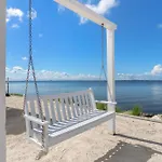 409-Waterfront View, Wifi, Pool, Close To Bucs Stadium