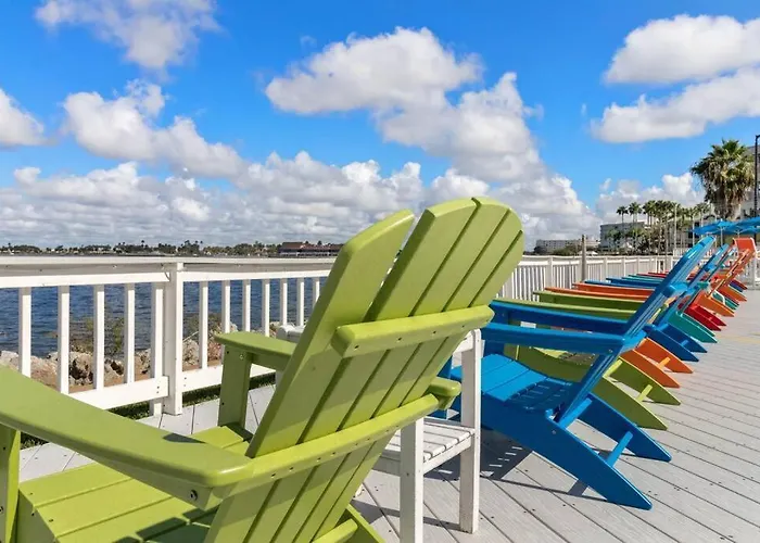 409-Waterfront View, Wifi, Pool, Close To Bucs Stadium