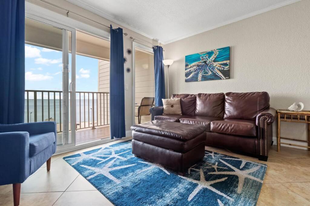 Apartment 409-waterfront View, Wifi, Pool, Close To Bucs Stadium Tampa