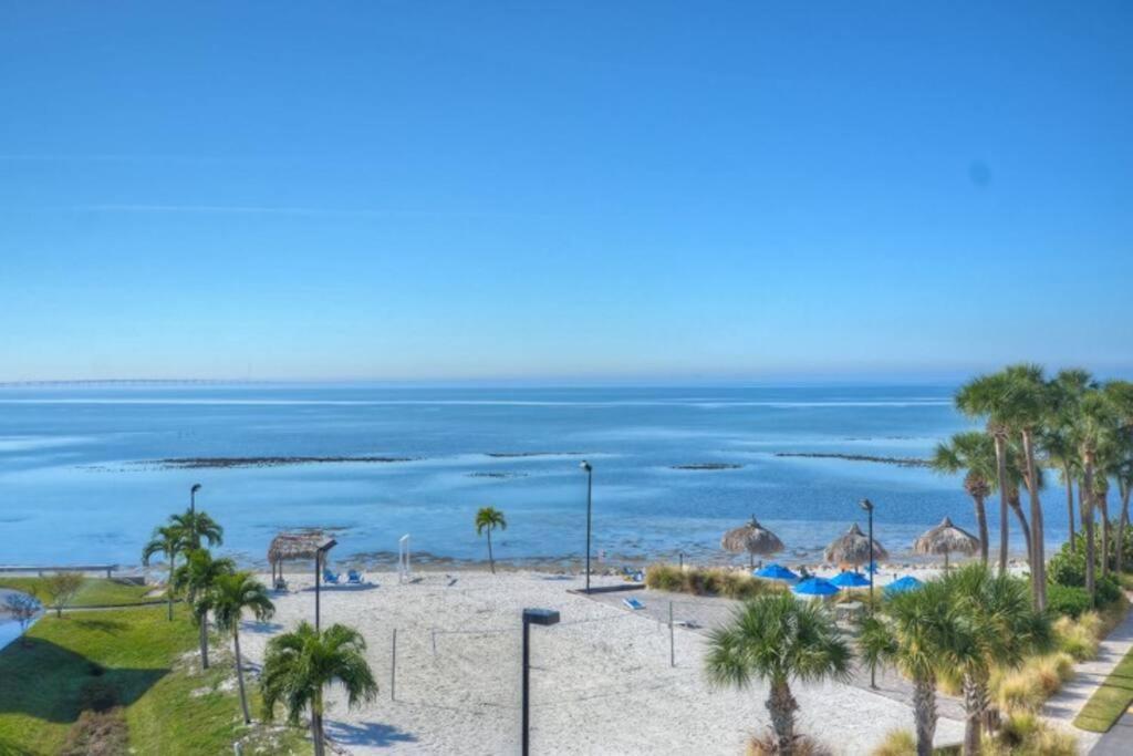Apartment 409-waterfront View, Wifi, Pool, Close To Bucs Stadium *