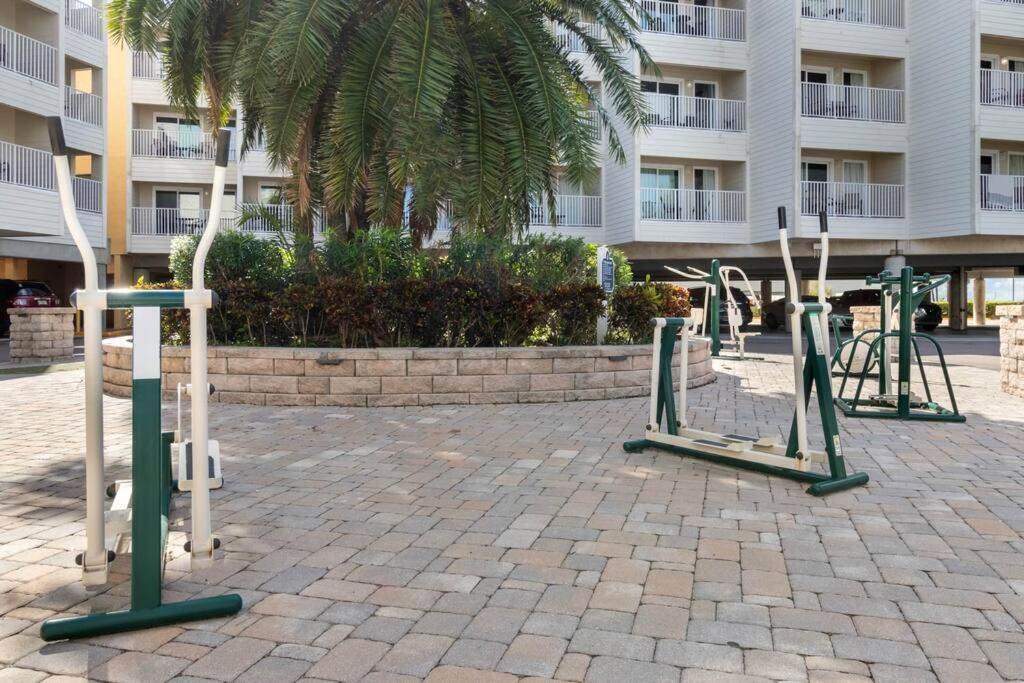Apartment 409-waterfront View, Wifi, Pool, Close To Bucs Stadium