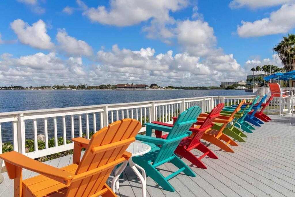 Apartment 409-waterfront View, Wifi, Pool, Close To Bucs Stadium Tampa