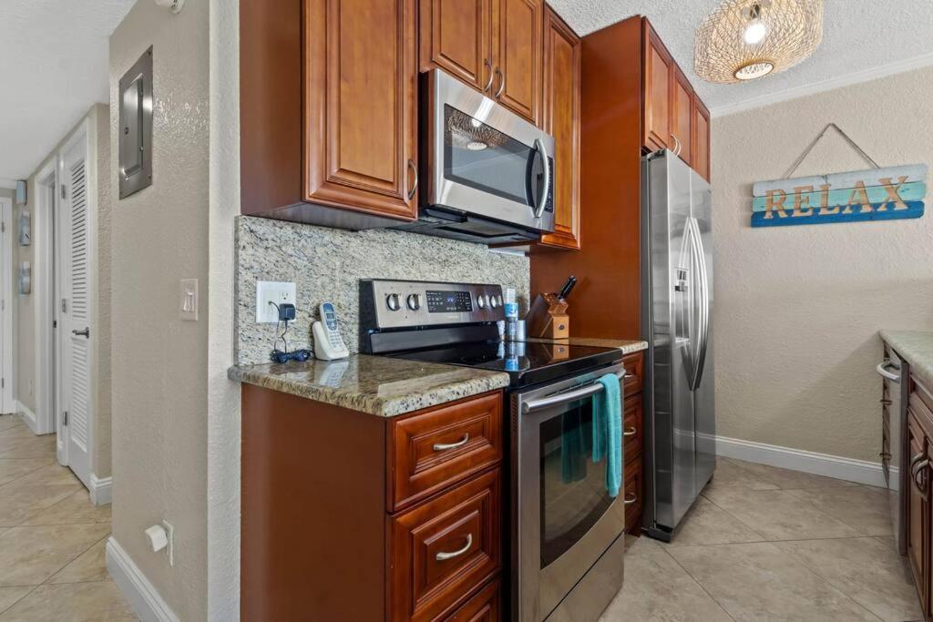 Apartment 409-waterfront View, Wifi, Pool, Close To Bucs Stadium Tampa