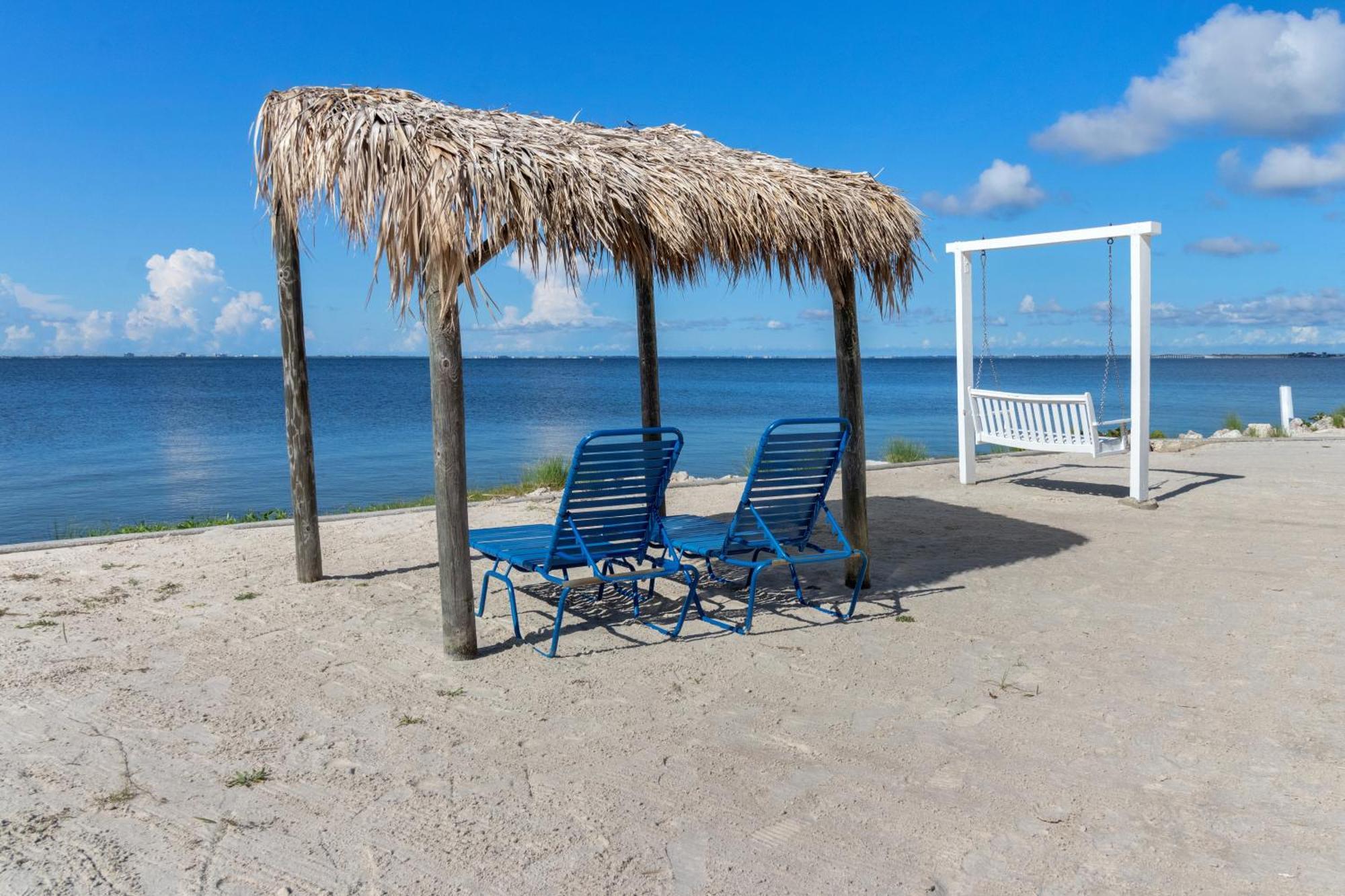 Apartment 409-waterfront View, Wifi, Pool, Close To Bucs Stadium Tampa